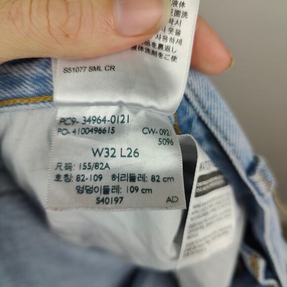 Levi's Wedgie Straightlev Jeans Womens 32 Light Wash Distressed Button Fly‎ - Picture 11 of 12